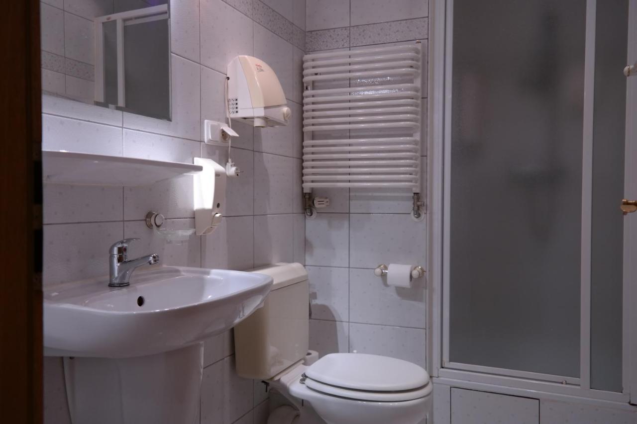 VillaMirage Tarnowskie Góry Exteriör bild